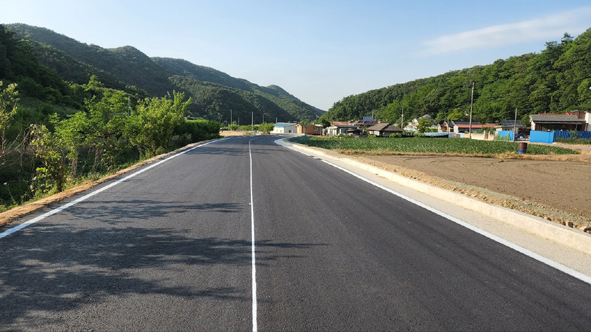 포장 완료된 백야리 도로 모습.